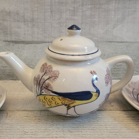 Williamsburg Chowning's Tavern  Peacock Tea Set With Teapot Two Cups & Saucers - Picture 5 of 16